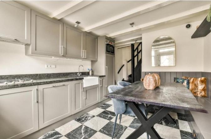 Spiegelgracht Apartments With Canal View 암스테르담 외부 사진